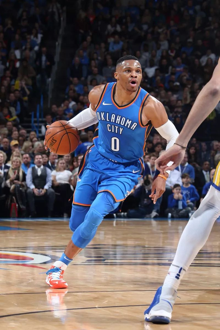 今晚欧联焦点战；俄克拉荷马雷霆造点机会；话题不断；高层口径保持一致 