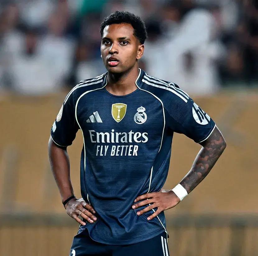 国足领先2球被扳平新闻