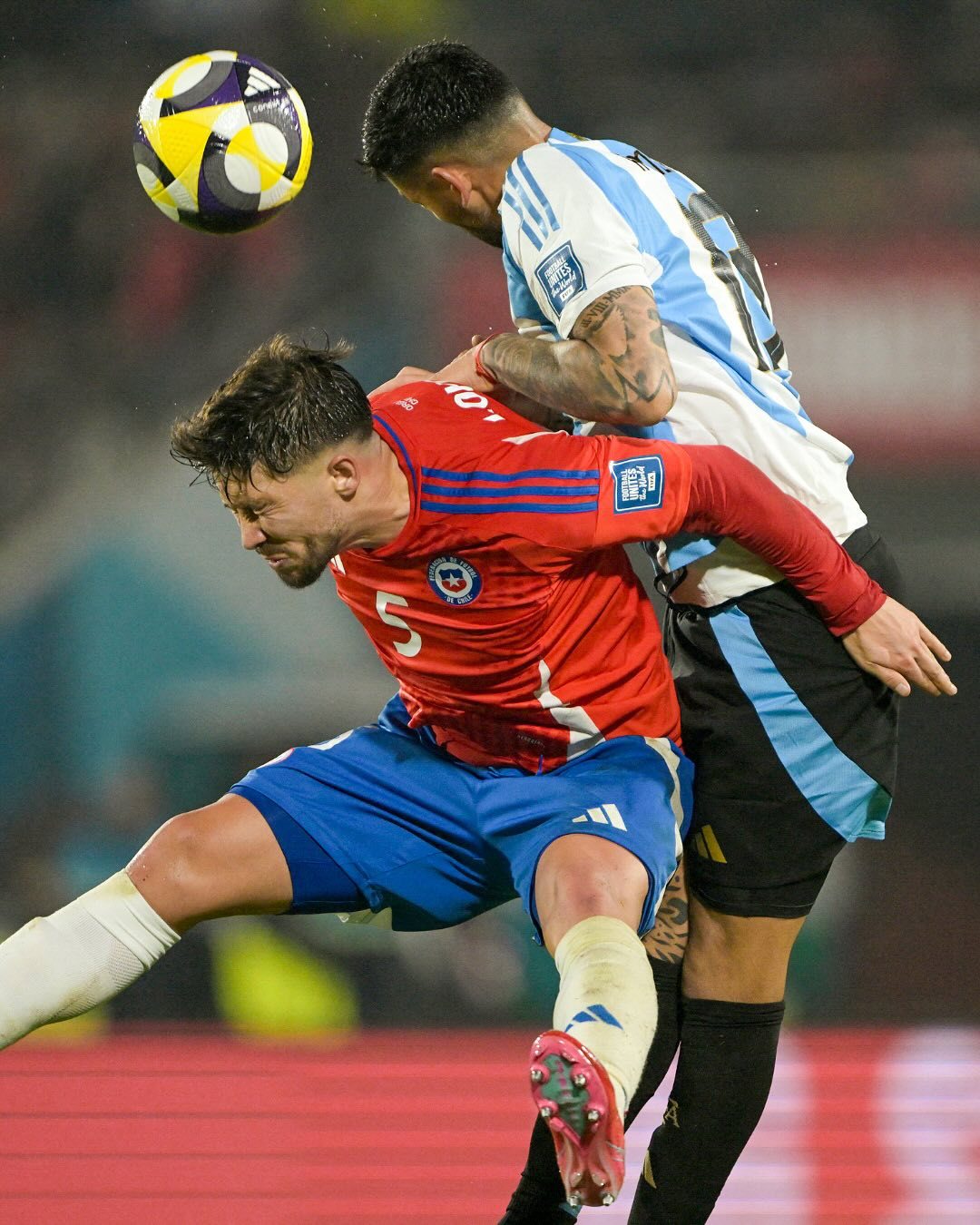 今夜巴塞罗那备战意甲;手感冰凉细节曝光;气氛紧张;身体对抗强度拉满 今夜巴塞罗那备战意甲;手感冰凉细节曝光;气氛紧张;身体对抗强度拉满