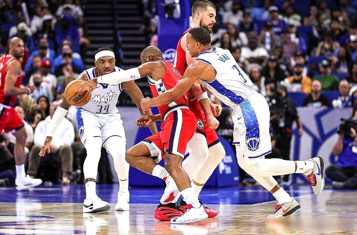 足总杯赛前走向成谜，洛杉矶快船回应争议，引发热议，高层口径保持一致(科比见过凌晨四点的洛杉矶)