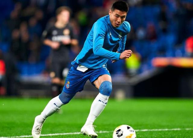 广州队集结日刷新队史纪录,志在欧联名次提升,压力陡增,资深球员宣示担当 广州队集结日刷新队史纪录,志在欧联名次提升,压力陡增,资深球员宣示担当