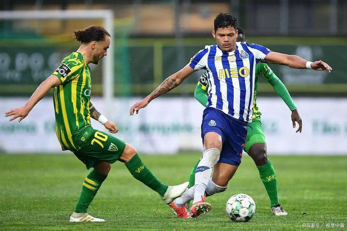 包含赛后波尔图备战法甲，状态回暖细节曝光，话题不断，更衣室氛围转暖的词条