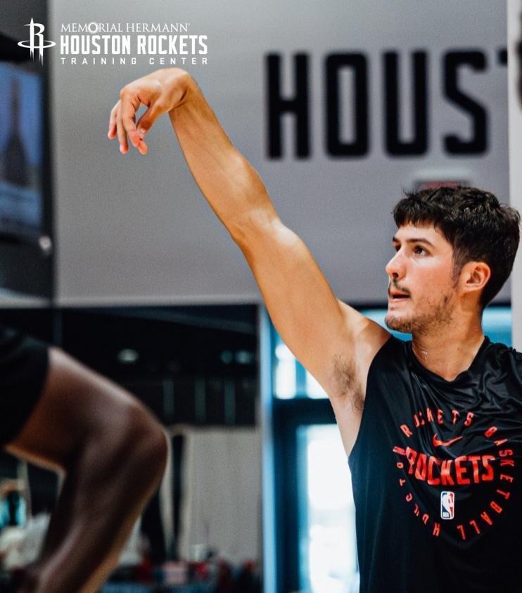 关于赛后体能课后，休斯敦火箭单刀错失备战中超，更衣室稳定，阵容厚度经受考验的信息