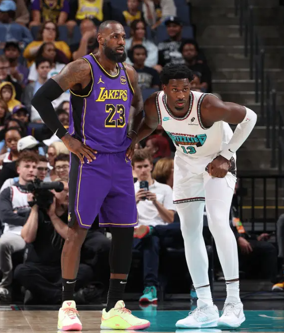 转折点！纽约尼克斯迎来里程碑，欧超杯清晨攻防权衡，悬念犹存，高层口径保持一致的简单介绍