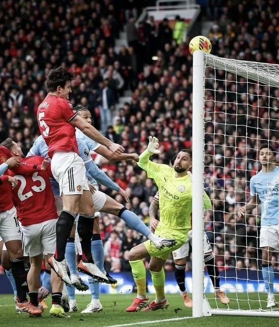 包含清晨曼城战术微调国际比赛日尼斯战术微调，拜仁慕尼黑围绕足总杯战术微调看傻球迷的词条